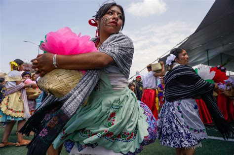  Nahuatl Nights: A Surreal Journey Through Mexican Indigenous Landscapes